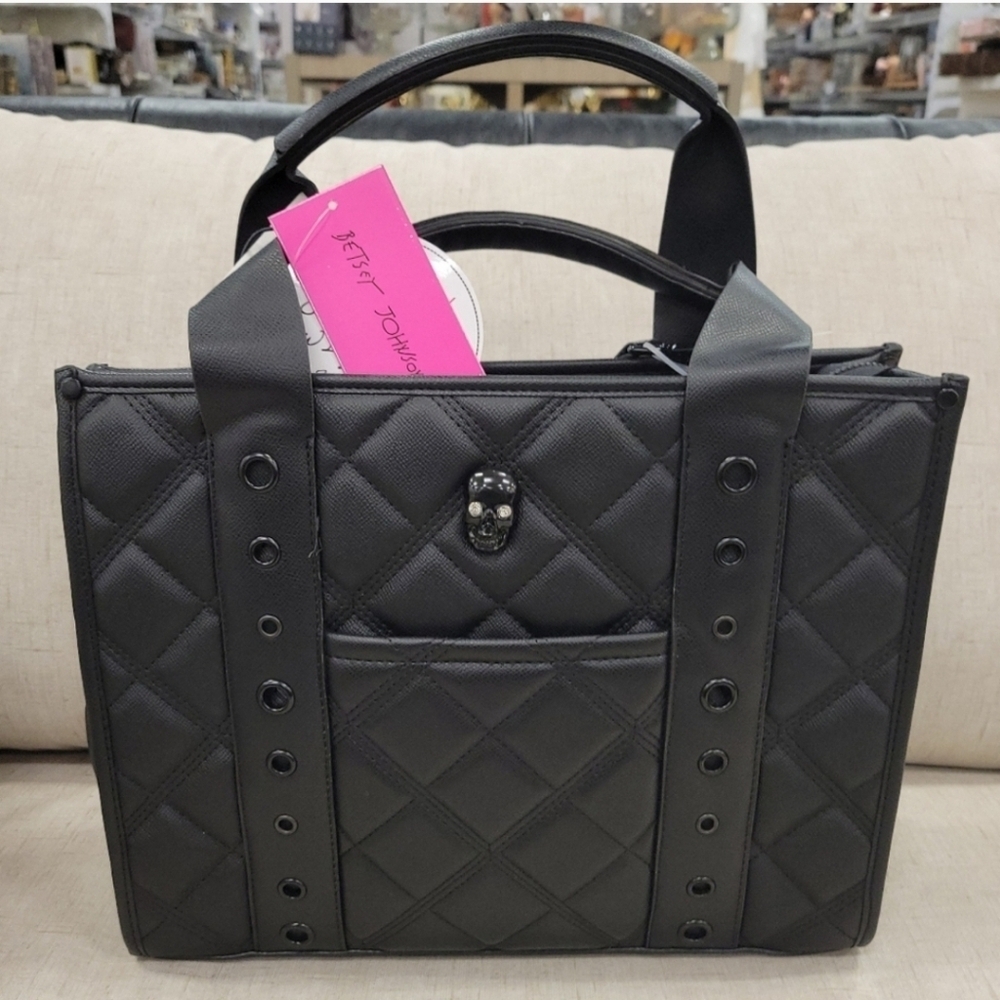 🖤🔹️Betsey Johnson🔹️ black Skull Tote Handbag or shoulder bag - Picture 7 of 9